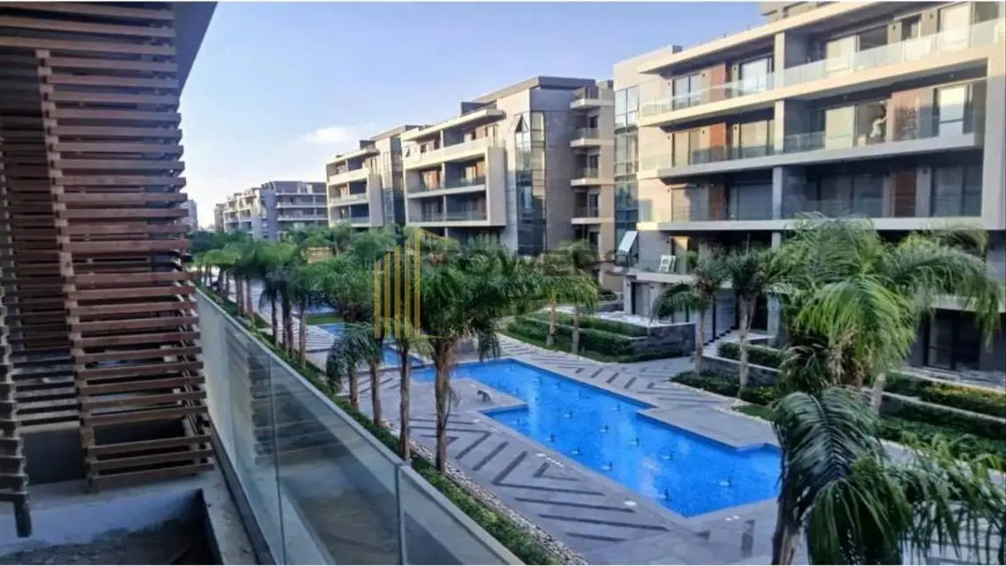 Luxury Apartment Overlooking Lakes