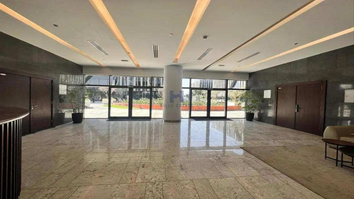 فرصة استثمارية مميزة بمساحة واسعة
