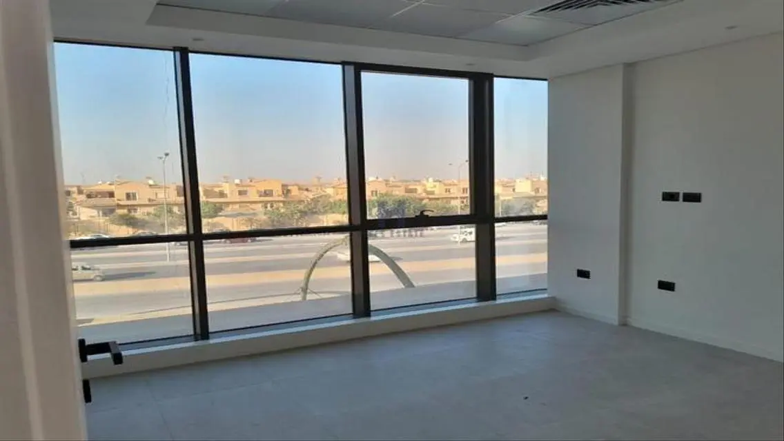 فرصة استثمارية مميزة بمساحة واسعة
