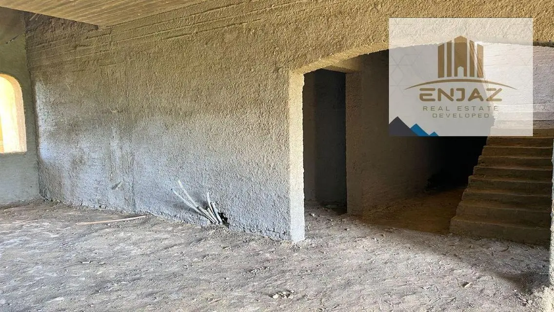 فيلا فاخرة للبيع بمساحة 1000 متر