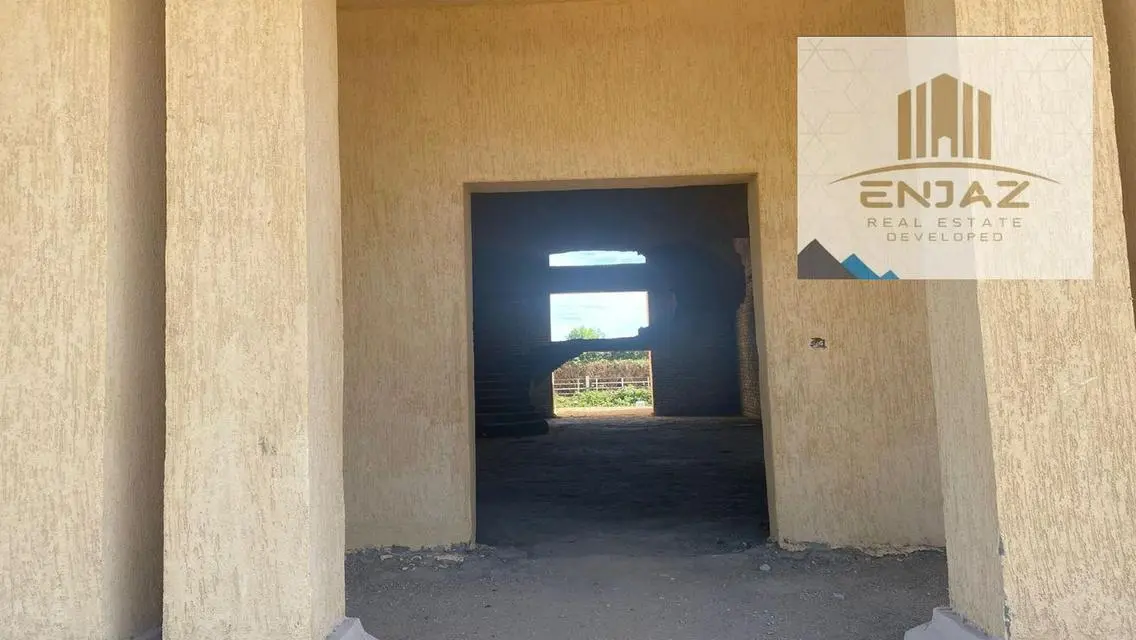 فيلا فاخرة للبيع بمساحة 1000 متر