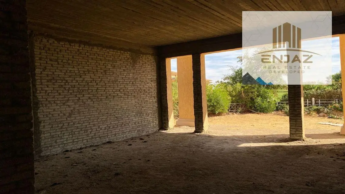 فيلا فاخرة للبيع بمساحة 1000 متر