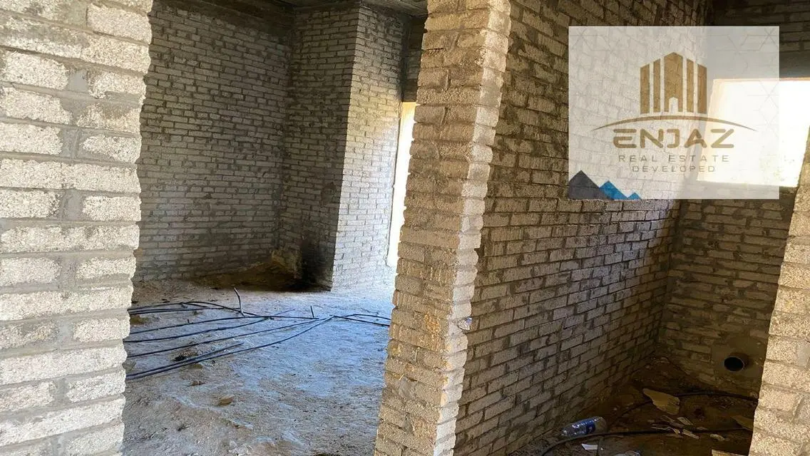 فيلا فاخرة للبيع بمساحة 1000 متر