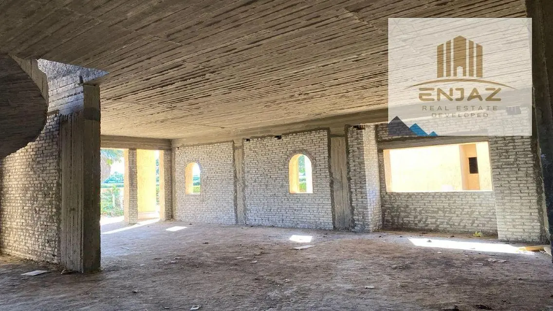 فيلا فاخرة للبيع بمساحة 1000 متر