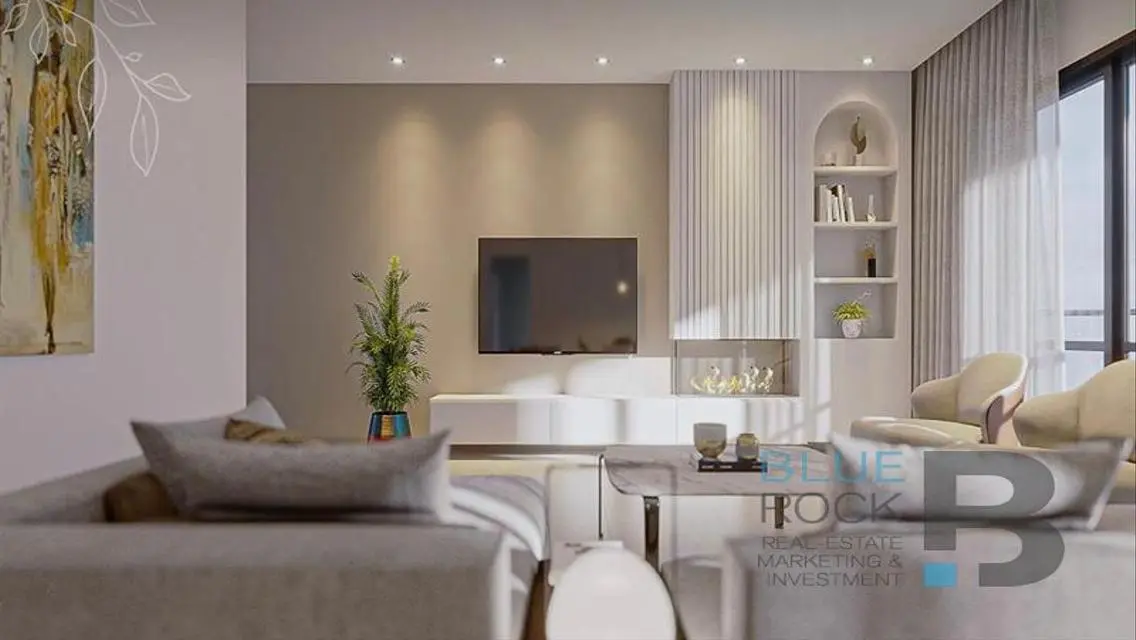Luxury Apartment with Lake View
