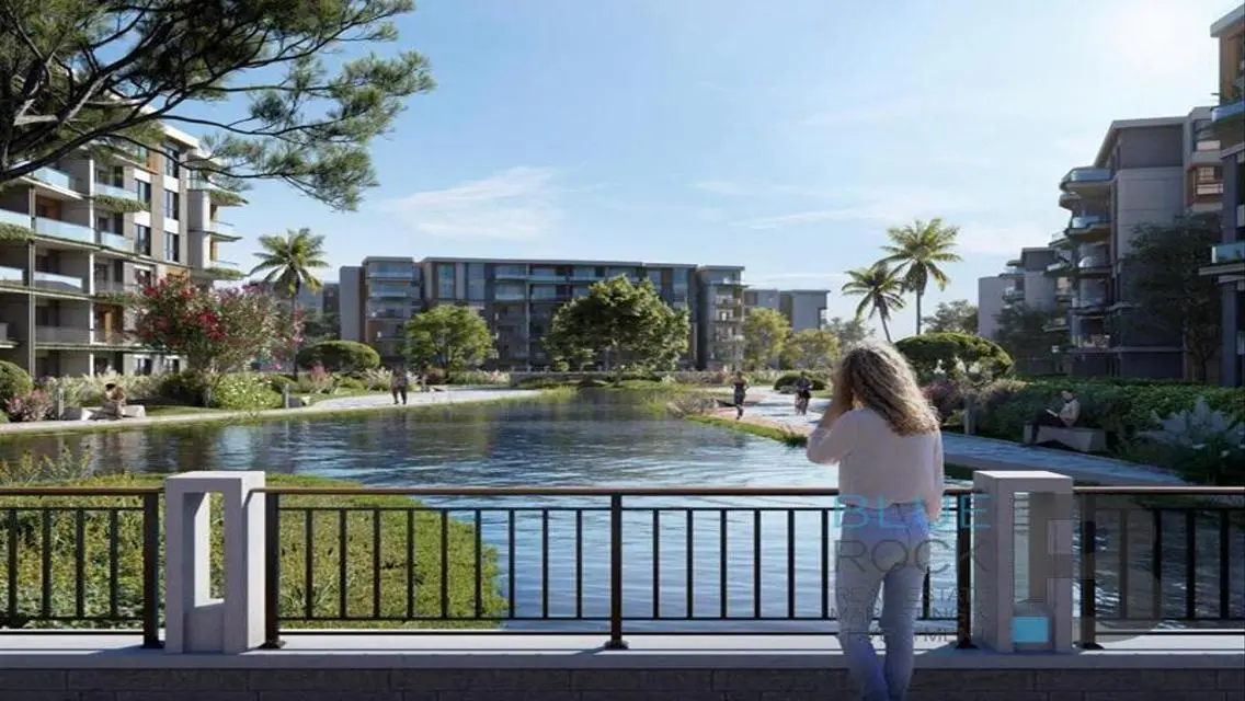 Luxury Apartment with Lake View