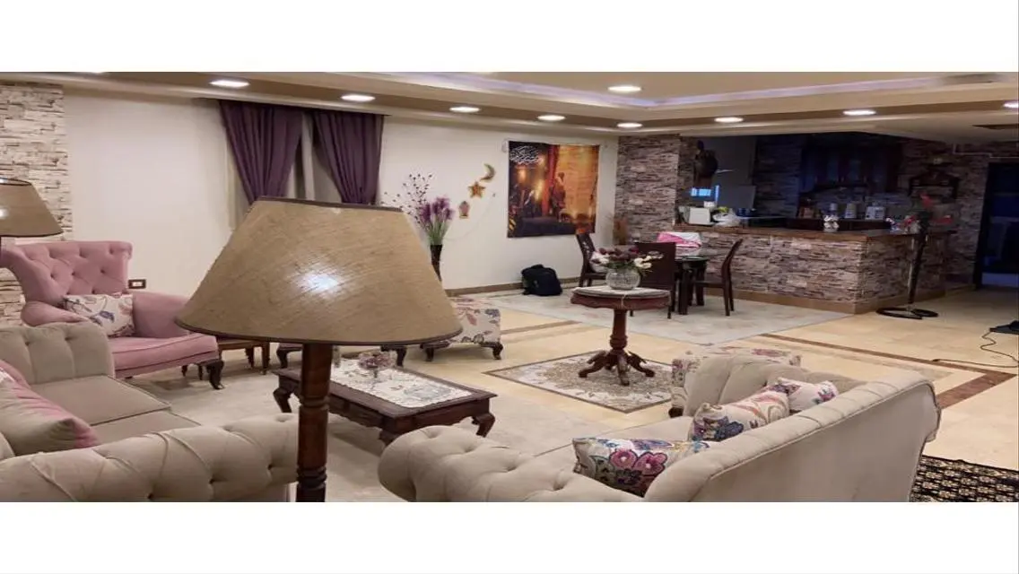 Luxury Apartment Overlooking a Major Landmark in the Heart of the City
