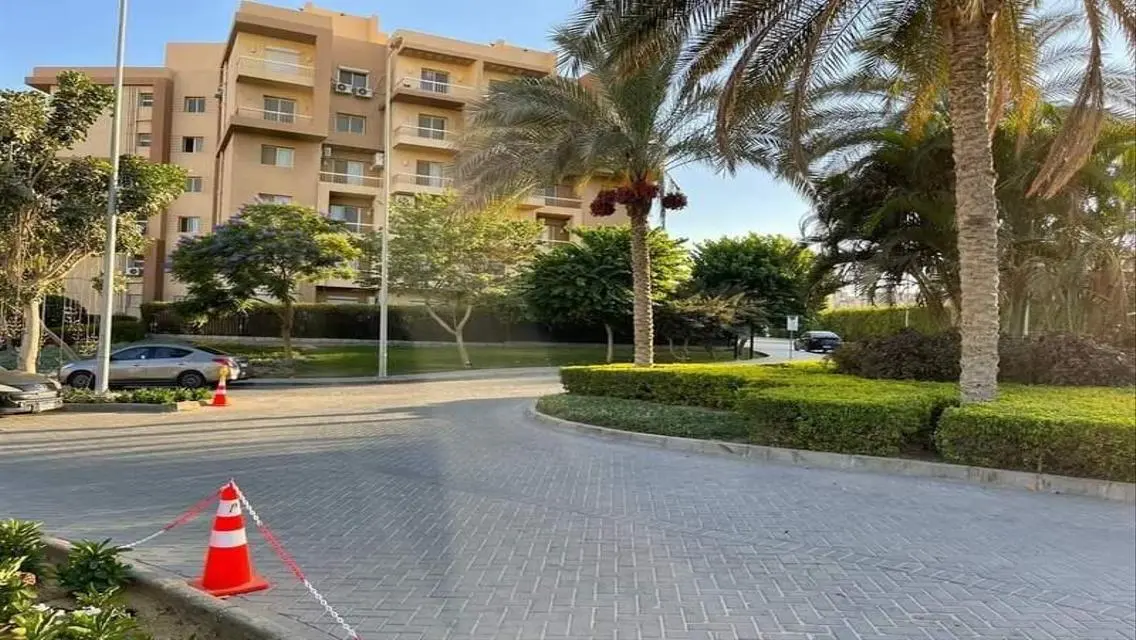 شقة فاخرة للبيع - 149 متر مع شرفة ومسبح مشترك