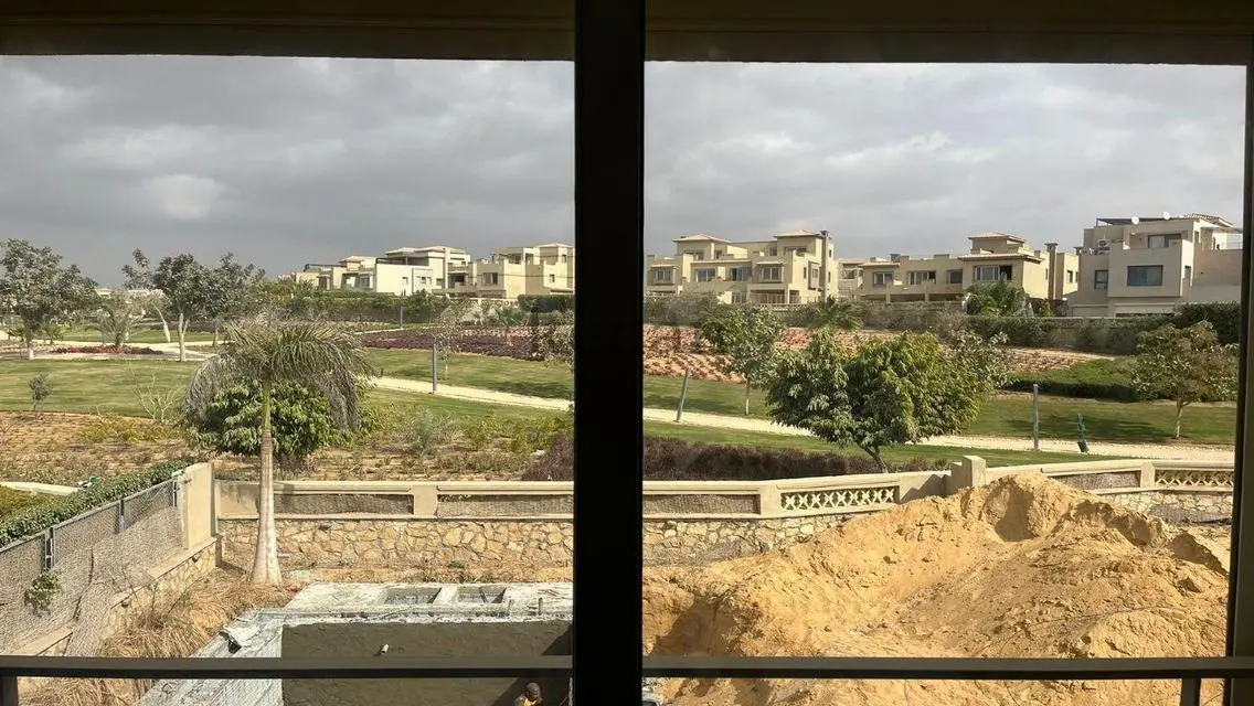 شقة رائعة للبيع بمساحة 300 متر
