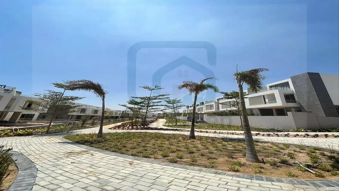 فيلا فاخرة للبيع بتصميم عصري