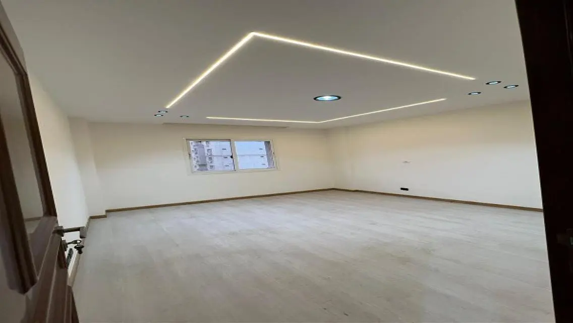 شقة فاخرة في T7224-B6-145-3-2-2-305
