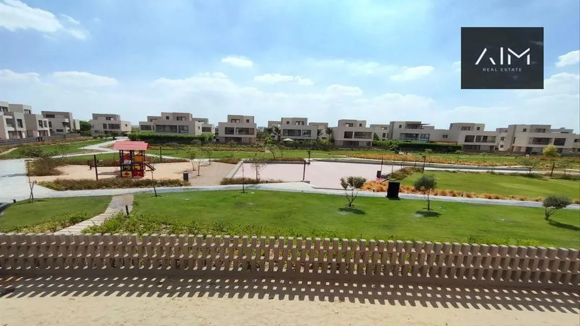 شقة فاخرة مع شرفة في موقع متميز