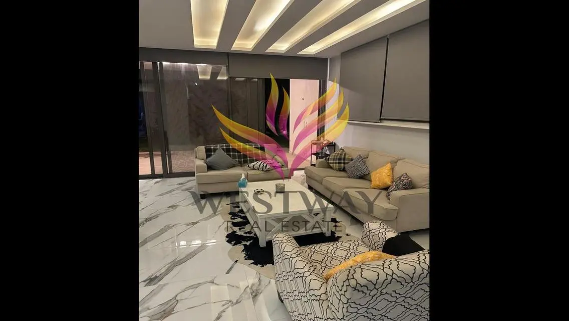 شقة مميزة للبيع بإطلالة رئيسية