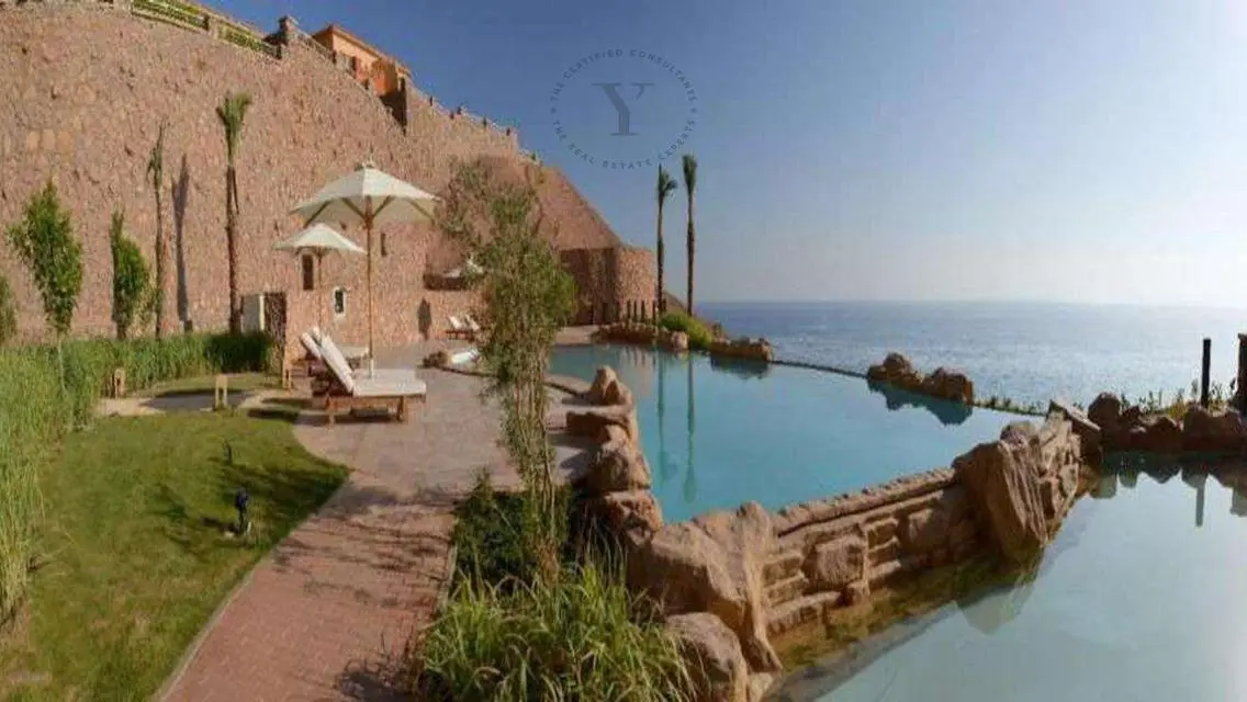 Luxury Apartment of 400 Square Meters with Lake View