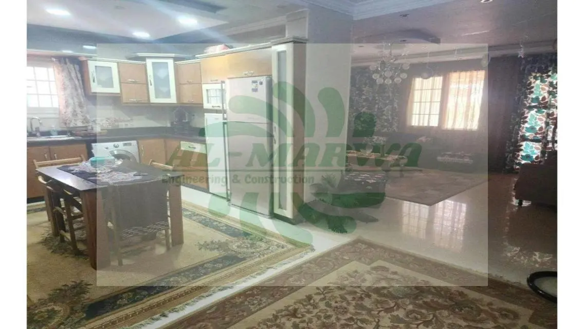 شقة فاخرة مع شرفة وحديقة خاصة بسعر مميز