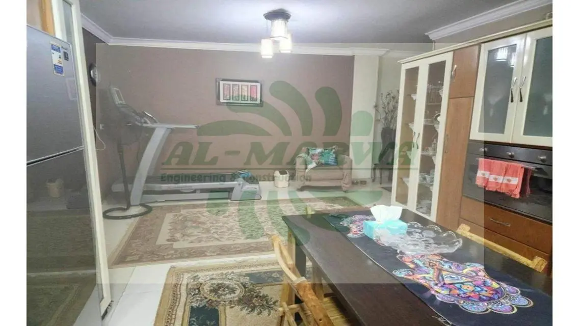 شقة فاخرة مع شرفة وحديقة خاصة بسعر مميز