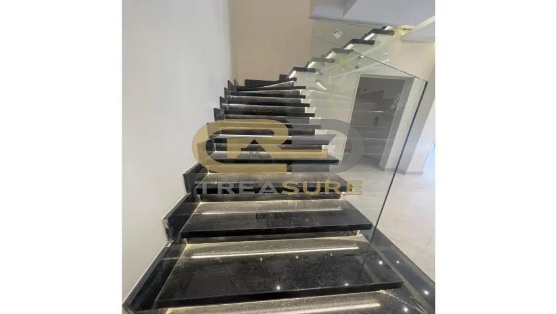 شقة بمساحة 300 متر للبيع في منطقة TREASURE