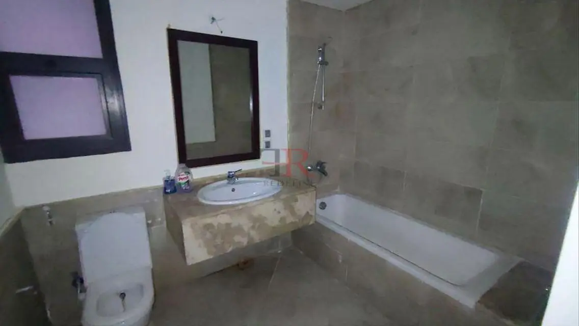 Luxury Villa with 5 Bedrooms and Study