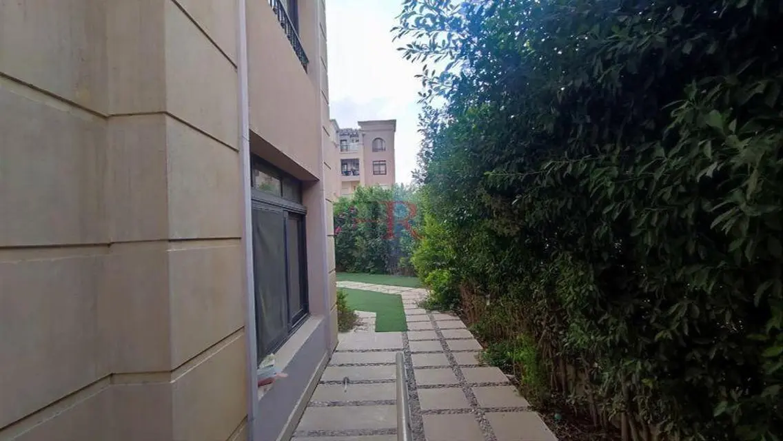Luxury Villa with 5 Bedrooms and Study