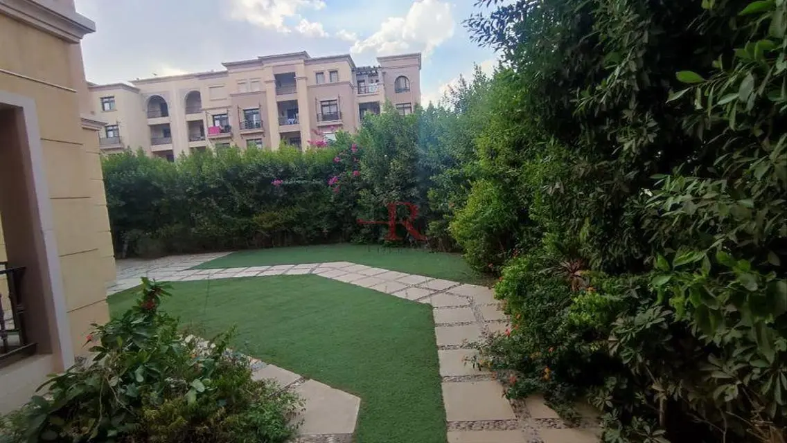 Luxury Villa with 5 Bedrooms and Study