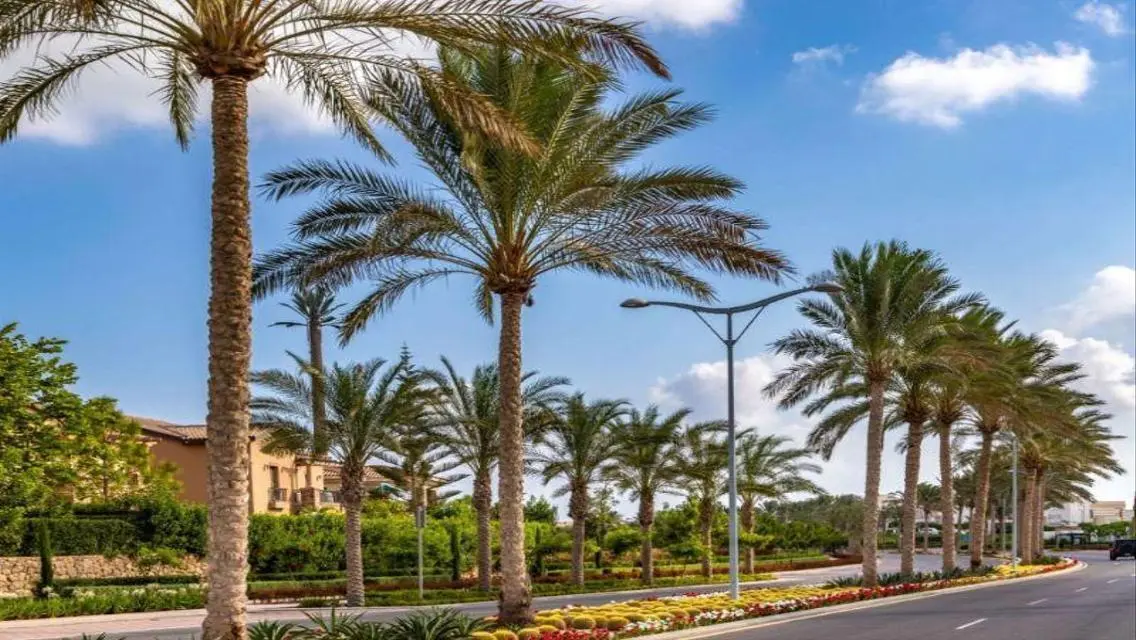 فيلا فاخرة مع مسبح مشترك في منطقة مميزة