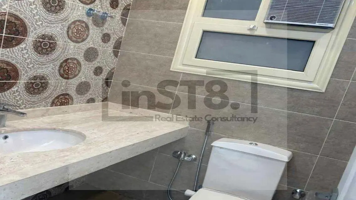 شقة فاخرة بتصميم استثنائي للبيع بمساحة واسعة