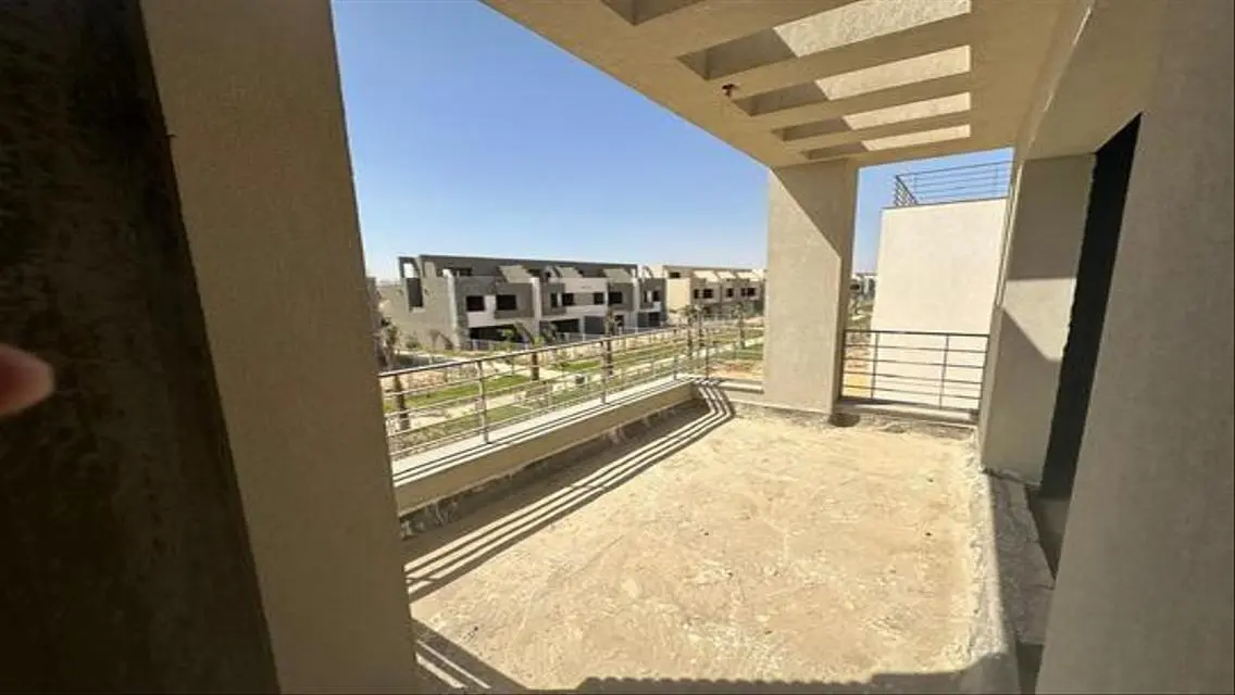 Luxury Mansion with Spacious Living Area in the City Center
