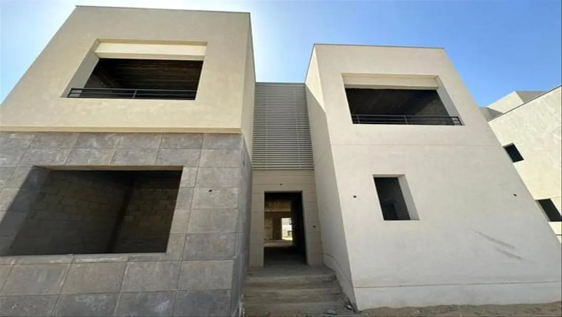Luxury Mansion with Spacious Living Area in the City Center