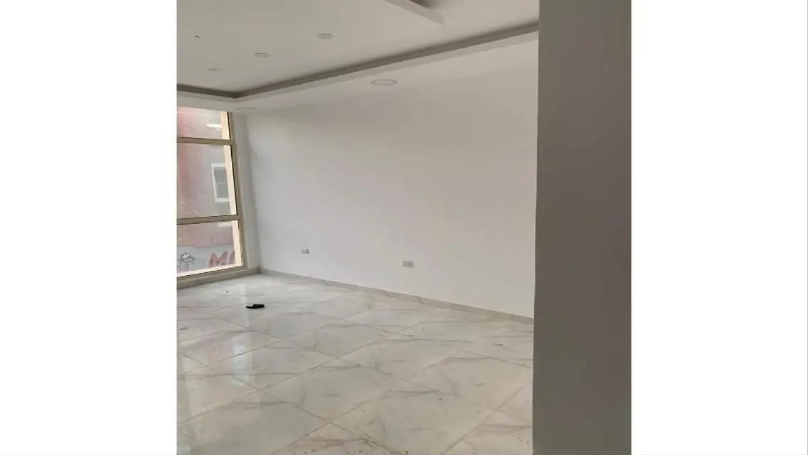 شقة فاخرة للإيجار بمساحة واسعة