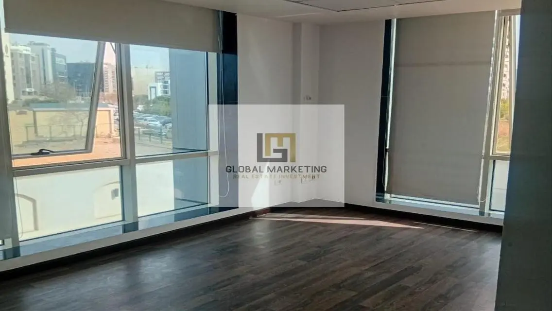 شقة حديثة للإيجار بمساحة واسعة