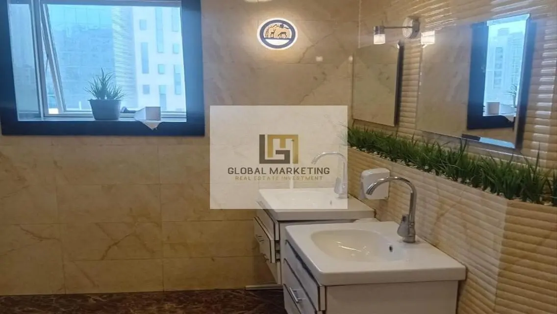 شقة حديثة للإيجار بمساحة واسعة