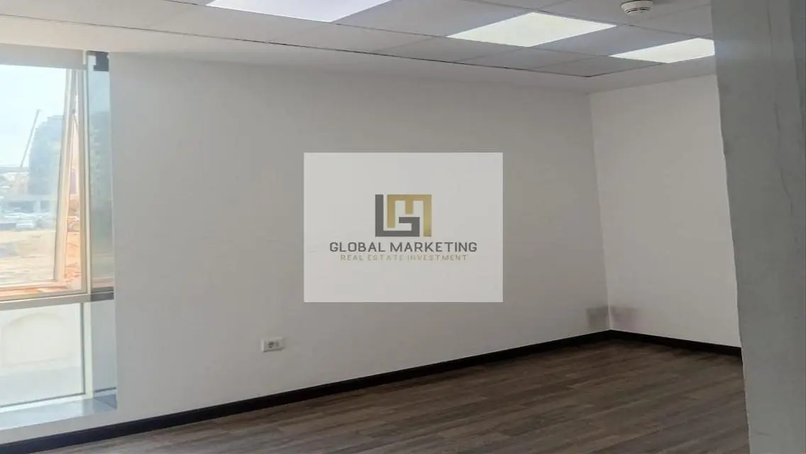 شقة حديثة للإيجار بمساحة واسعة