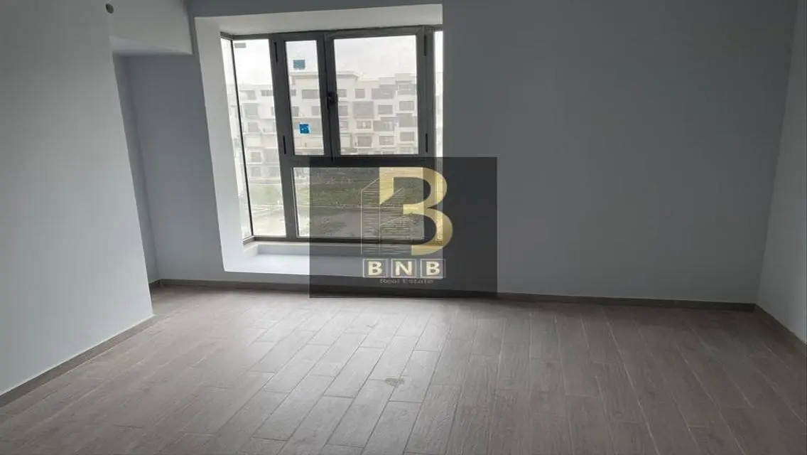 Luxury Apartment with Prime Location and Ample Amenities