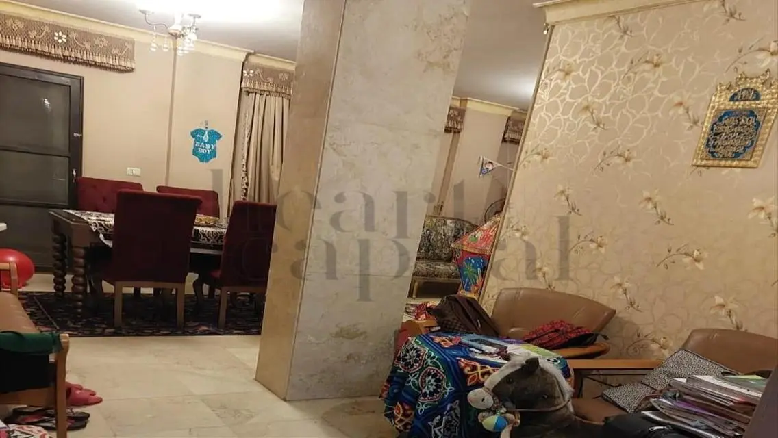 شقة فاخرة بمساحة واسعة مع حديقة خاصة