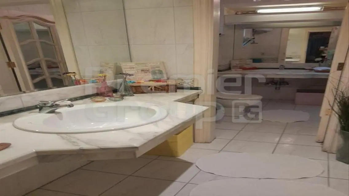 Luxury Villa with 4 Bedrooms for Sale