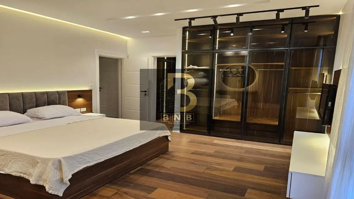 Luxury Apartment for Rent with Lake View