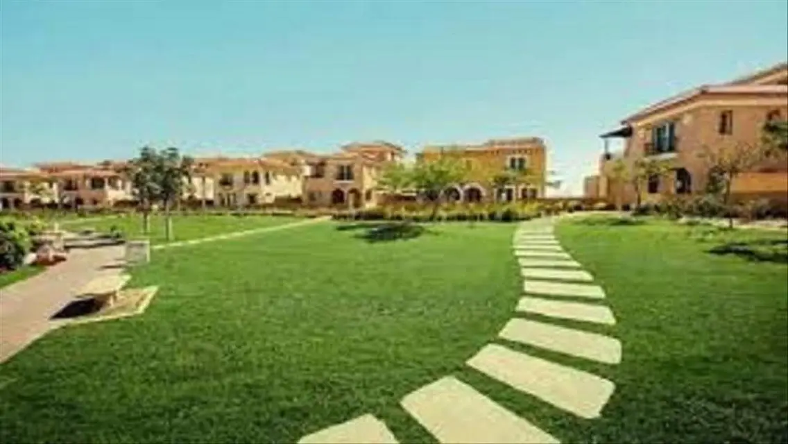 Hyde Park 12 - Luxurious Villa with Private Garden and Pool