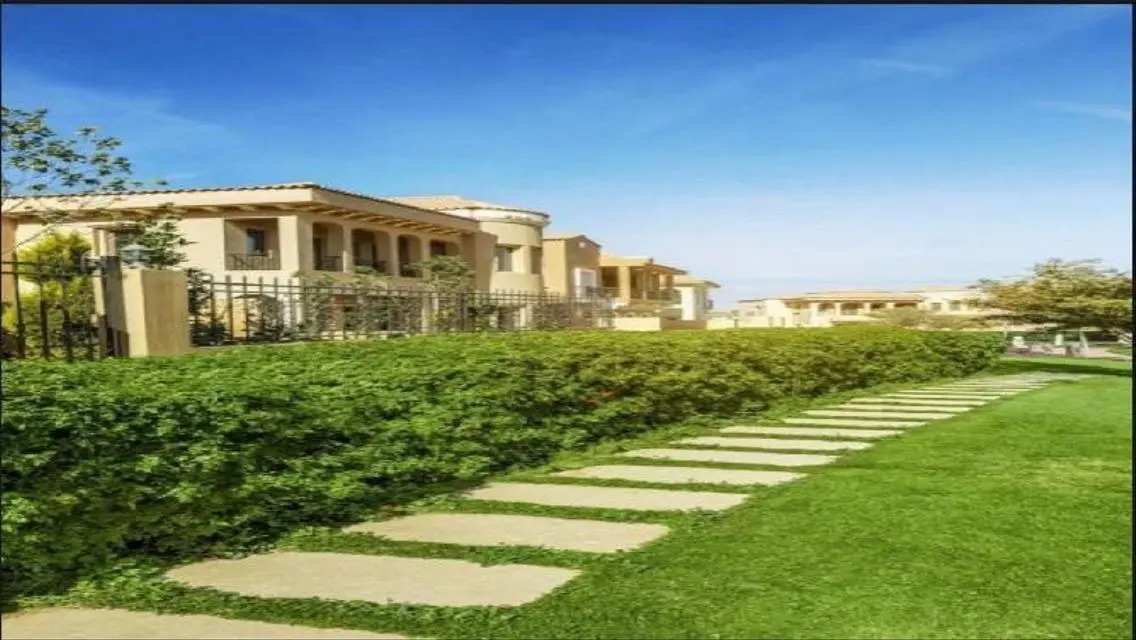 Hyde Park 12 - Luxurious Villa with Private Garden and Pool