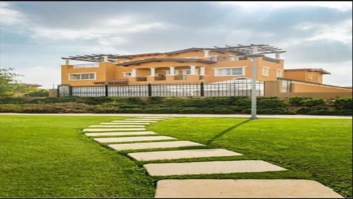 Hyde Park 12 - Luxurious Villa with Private Garden and Pool