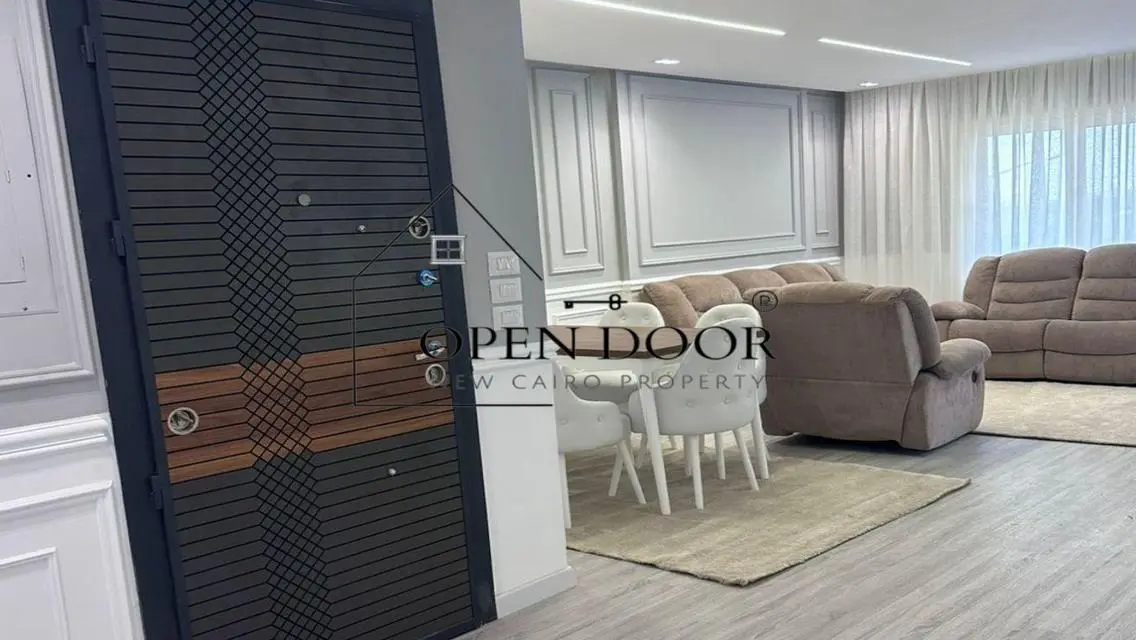 شقة فاخرة بتصميم عصري للإيجار بسعر 65000