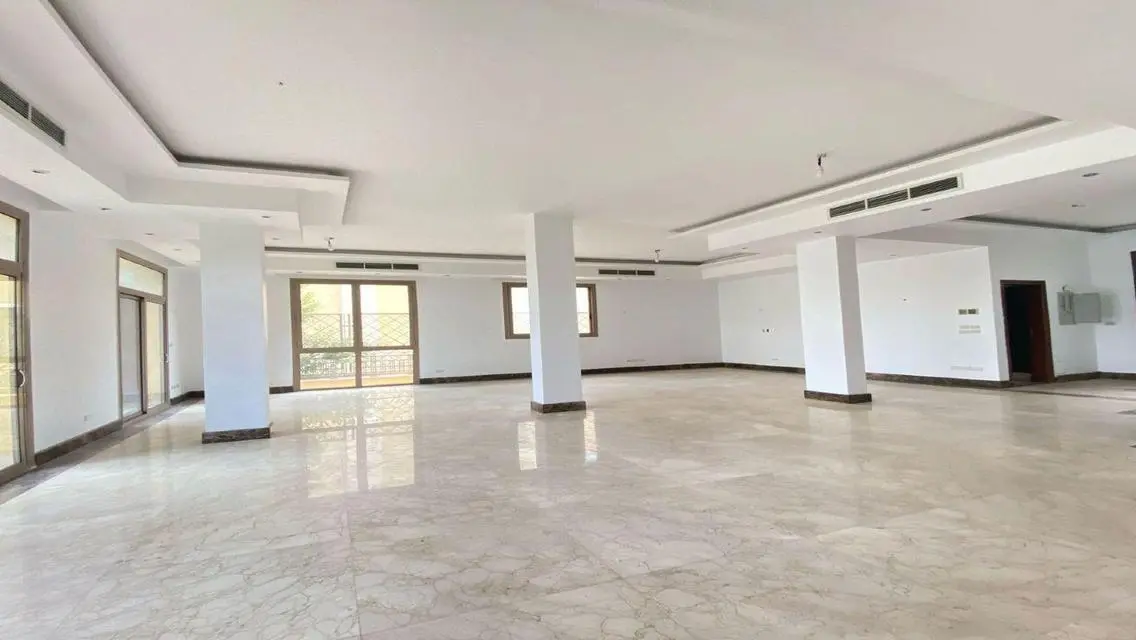 شقة فاخرة للبيع بمساحة واسعة