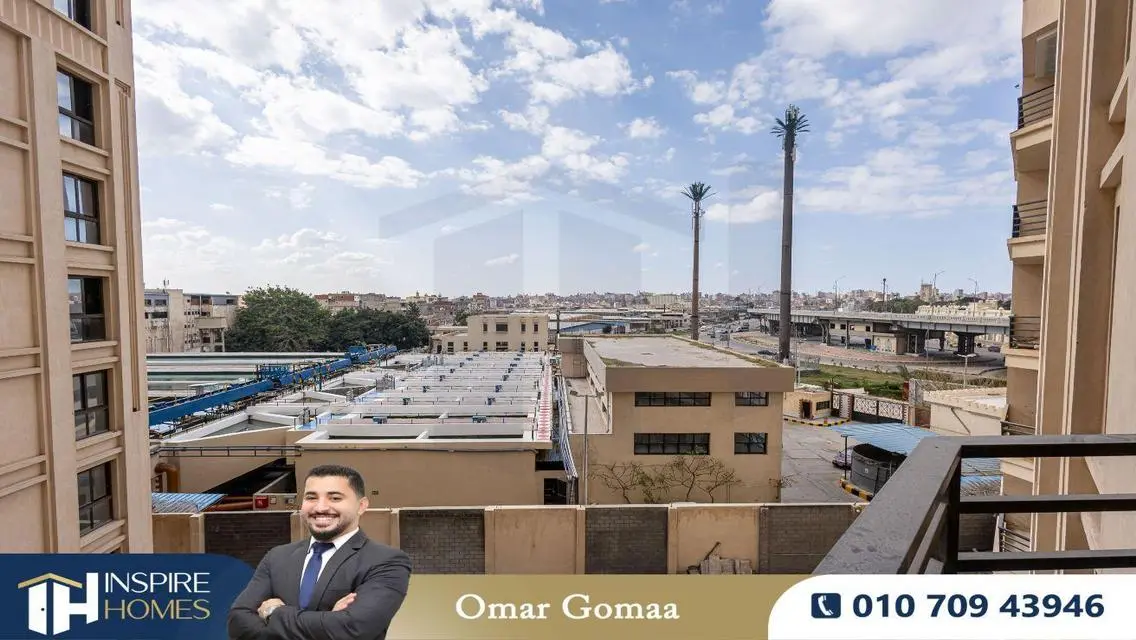 شقة للبيع بمساحة واسعة مع شرفة