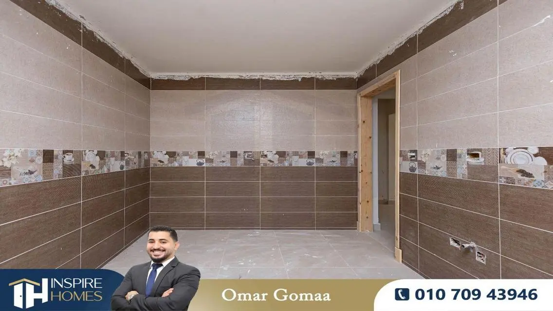 شقة للبيع بمساحة واسعة مع شرفة