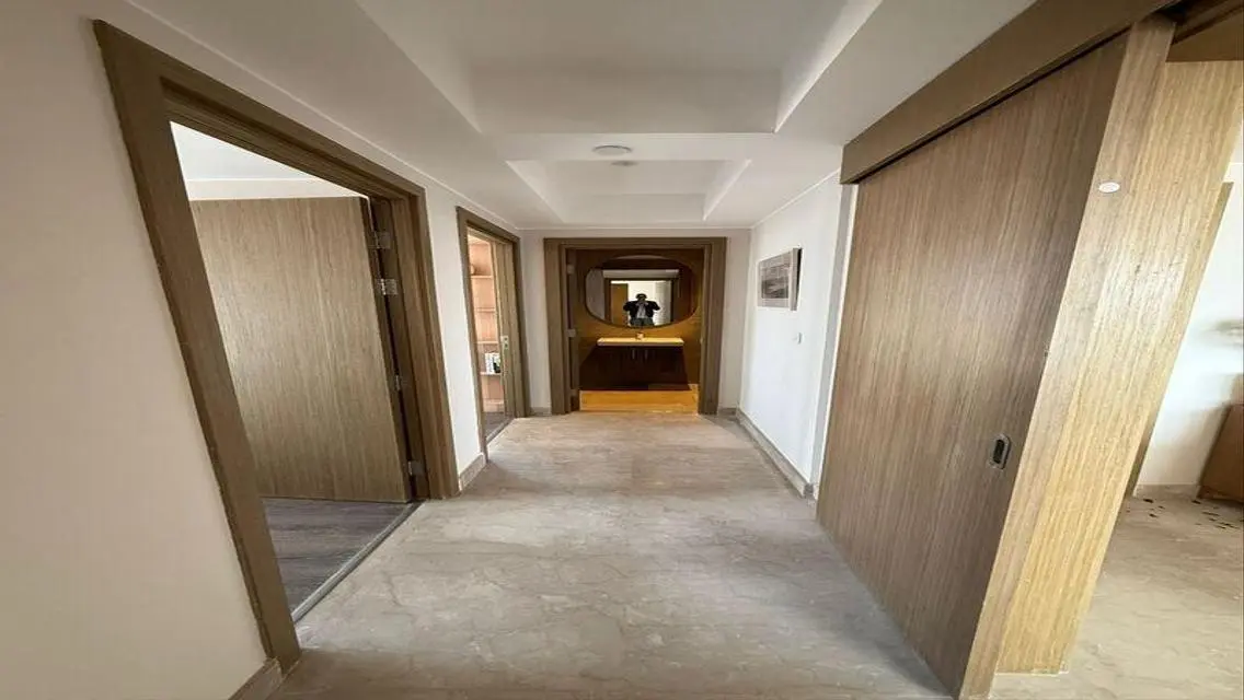 Luxury Apartment with Premier Amenities in Prime Location