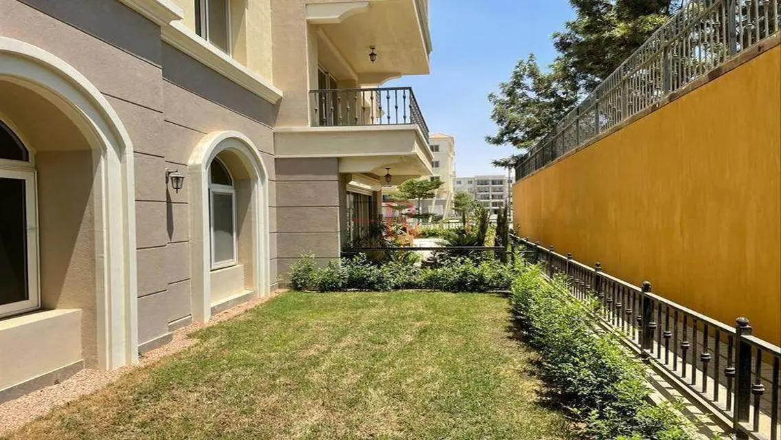 Luxury Apartment with Private Balcony and Garden