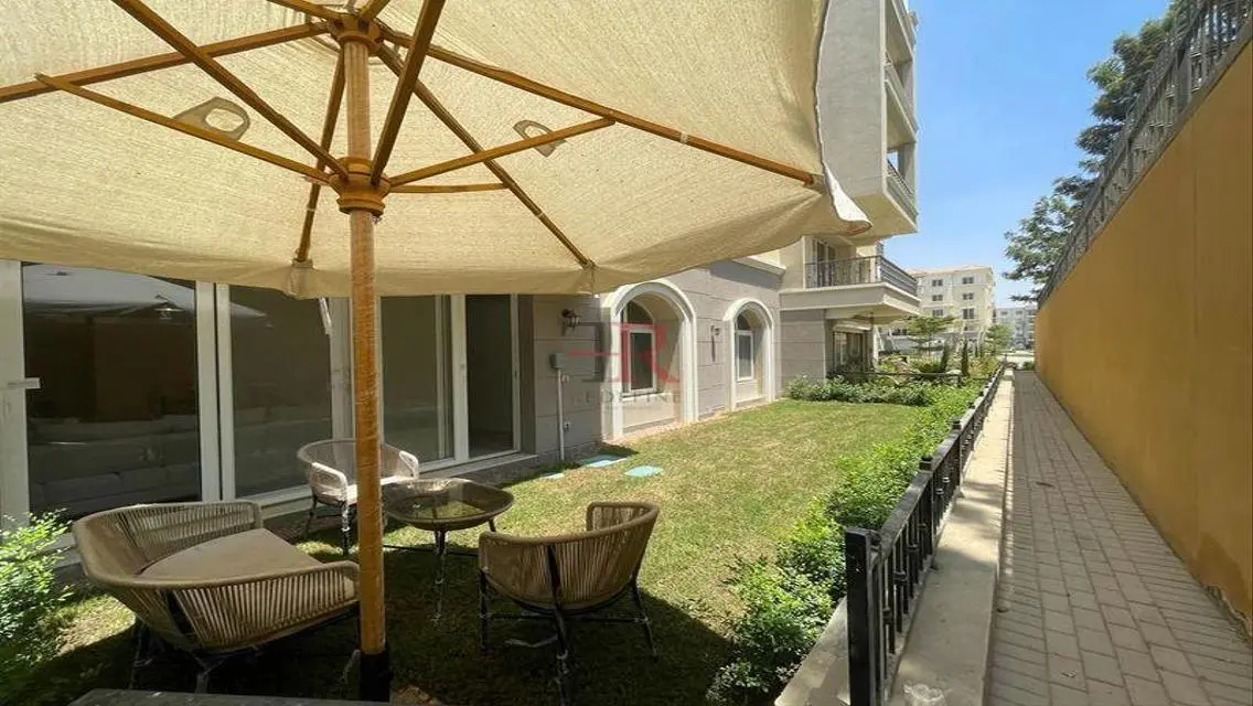Luxury Apartment with Private Balcony and Garden
