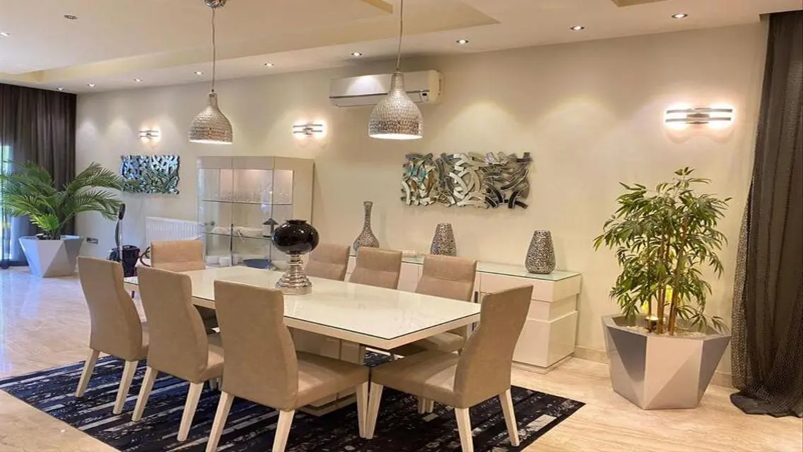 Luxury Villa with Spacious Grounds in Prime Location
