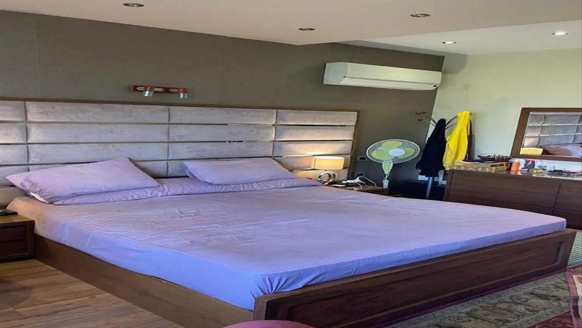 Luxury Villa with Spacious Grounds in Prime Location