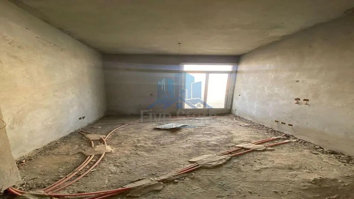 Luxury Apartment Overlooking a Landmark in Cleopatra Square