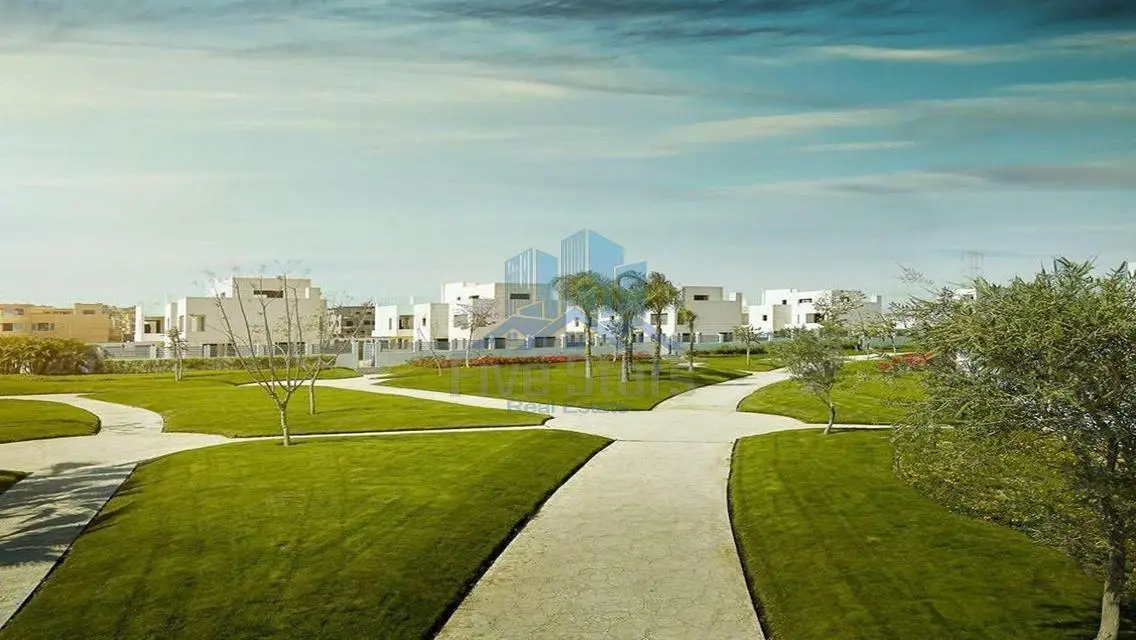 Luxury Apartment Overlooking a Landmark in Cleopatra Square